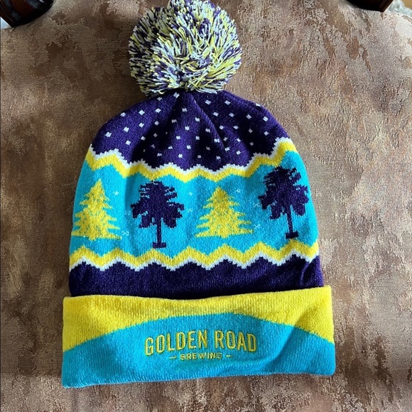 Like new 💜💛💙 adult Unisex Knit fleece lined beanie pom-pom hat - Picture 2 of 9